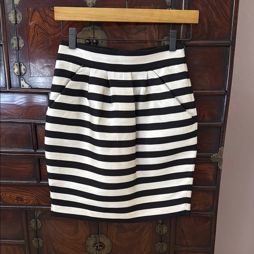 Banana Republic black-white business casual pleated miniskirt